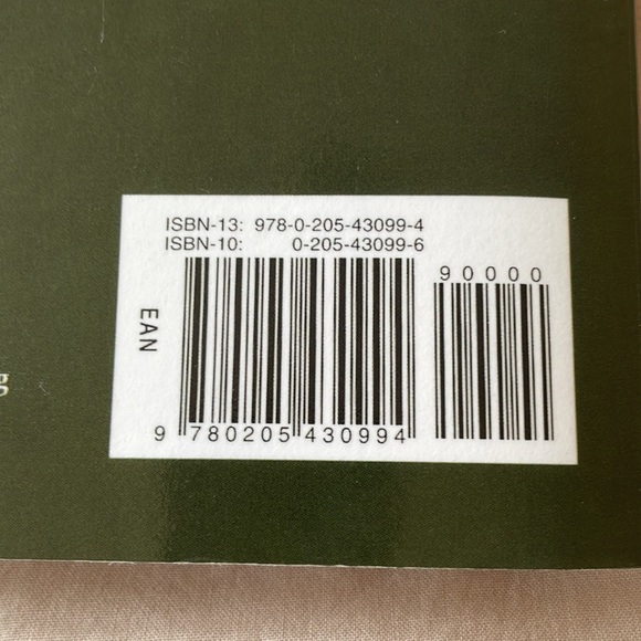 Public Speaking in American English: A Guide for Non-Native Speakers 1st Edition - Picture 3 of 4